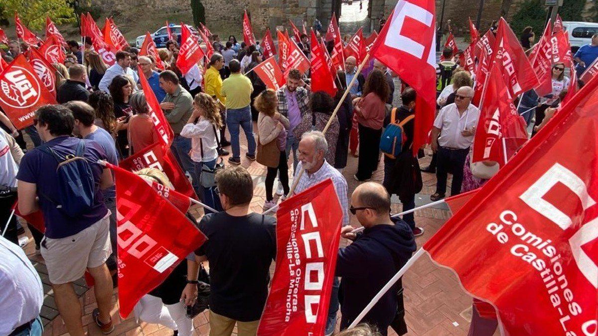 Delegados sindicales se concentraban hace un año frente a la sede de Fedeto para reclamar salarios y condiciones dignas de trabajo. - ARCHIVO